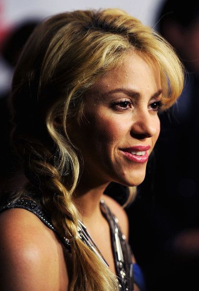 Shakira2B20112BLatin2BRecording2BAcademy2BPerson2Bf8eR2J9ZyoNl.jpg