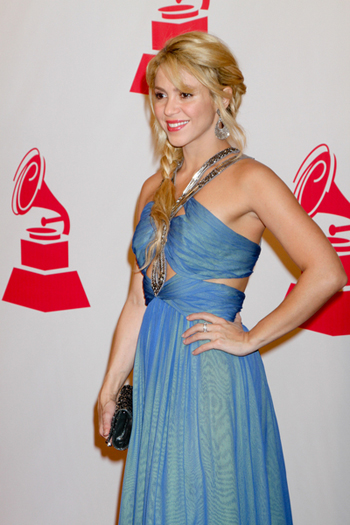 shakira-latin-grammy-awards-2011-07_prphotos.jpg