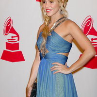 shakira-latin-grammy-awards-2011-07_prphotos.jpg