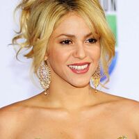 Shakira2B12th2BAnnual2BLatin2BGRAMMY2BAwards2BArrivals2B71BFytrjf1Ml.jpg