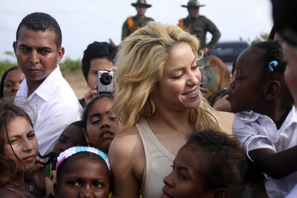 27701_Tikipeter_Shakira_Lays_the_Foundation_Stone_017_123_953lo.jpg