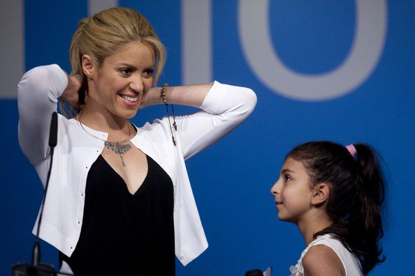 Shakira2BPop2BStar2BShakira2BMeets2BIsraeli2BPresident2Bs6coqTfpcHul.jpg