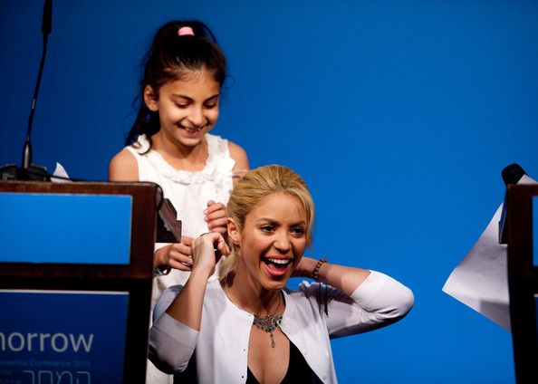 Shakira2BPop2BStar2BShakira2BMeets2BIsraeli2BPresident2BzXh6pH82Lnkl.jpg