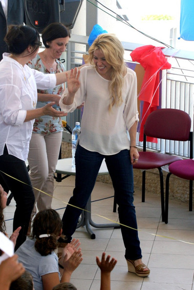 Shakira2BShakira2BVisits2BIsreal2B48U34-sBif9l.jpg