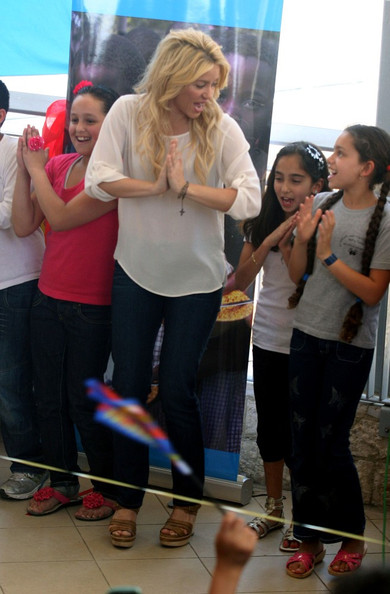 Shakira2BShakira2BVisits2BIsreal2B4gwmAEH9npCl.jpg