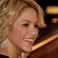 Shakira2BNRJ2BMusic2BAwards2B20112BRed2BCarpet2BArrivals2BNuQtHp9VtqQl.jpg