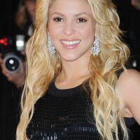 Shakira2BNRJ2BMusic2BAwards2B20112BRed2BCarpet2BArrivals2BuonKwBO_CnXl.jpg