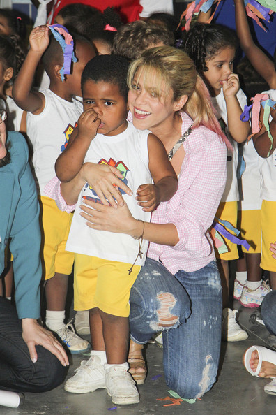 Shakira2BShakira2BXuxa2BCity2BGod2BRio2Bde2BJaneiro2BfioWrMeleAsl.jpg