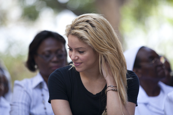 81928_Shakira_Haiti_122_851lo.jpg