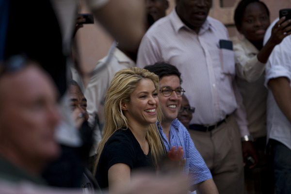 81988_Shakira_Haiti10_122_13lo.jpg