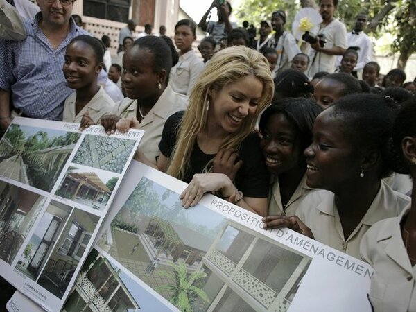 SHAKIRA-HAITI-BID-Fundacion-Descalzos_CLAIMA20110401_0145_5.jpg