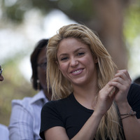 81958_Shakira_Haiti7_122_411lo.jpg