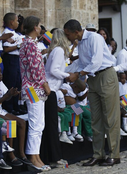 shakira_obama_cartagena2B2525284252529.jpg