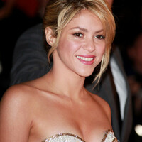 Shakira2BShakira2Bwears2Brevealing2Bdress2Bwalks2Bxlx_toxnMQXl.jpg