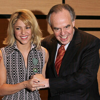 Shakira2BCelebs2BHonored2BCannes2B8zYBUd1y-eCl.jpg