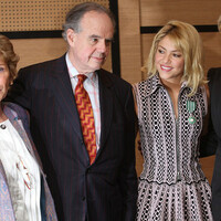 Shakira2BCelebs2BHonored2BCannes2BYldNh-WjKUnl.jpg