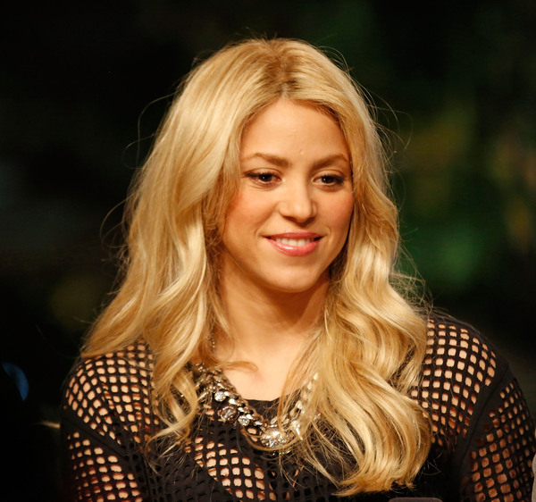 Shakira_EXTRA_show_282129.jpg