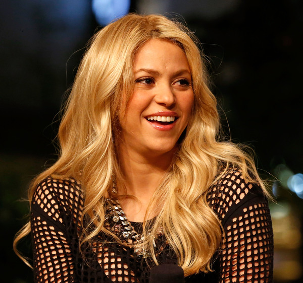 Shakira_EXTRA_show_283329.jpg