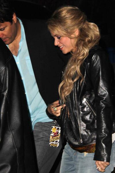 Shakira_TheVoiceSeason4RedCarpet_28129.jpg