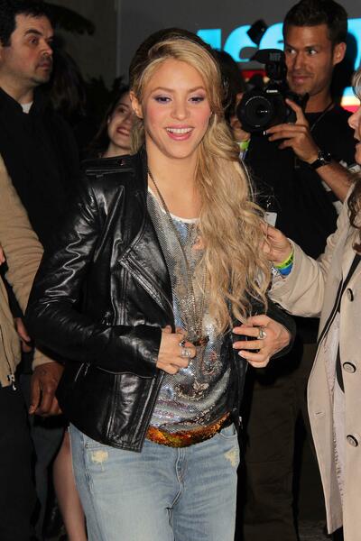 Shakira_TheVoiceSeason4RedCarpet_28229.jpg