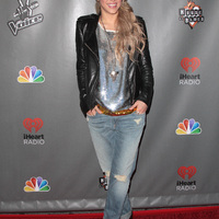 SHAKIRA_VOICE_LA_28129~0.jpg