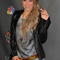 Shakira_TheVoiceSeason4RedCarpet_281129.jpg