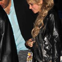 Shakira_TheVoiceSeason4RedCarpet_28129.jpg