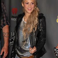 Shakira_TheVoiceSeason4RedCarpet_281329.jpg