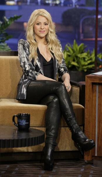 shakira_tonight_show_msb2B25252813252529.jpg