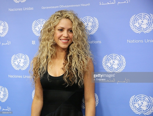 489546774-singer-shakira-greets-the-press-after-a-gettyimages.jpg