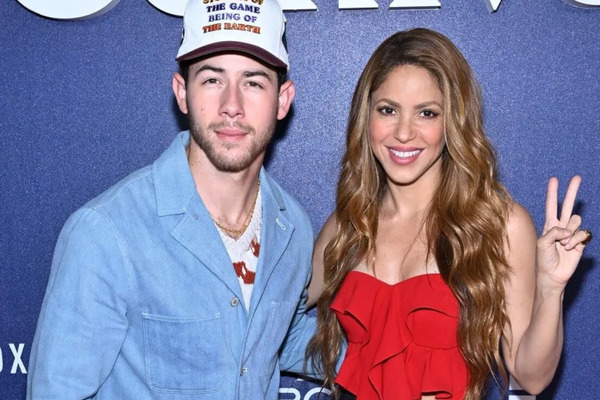 shakira-nick-jonas-nbc-upfront.jpg