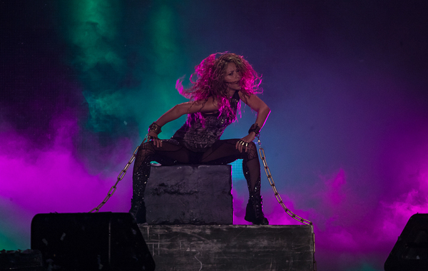 Shakira-en-el-Estadio-Azteca-2.jpg