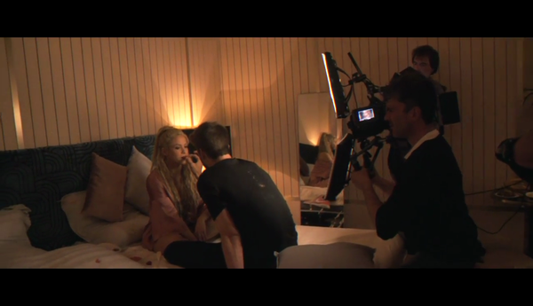 meenamoremakingof_www_shakira-online_fr_00011.png