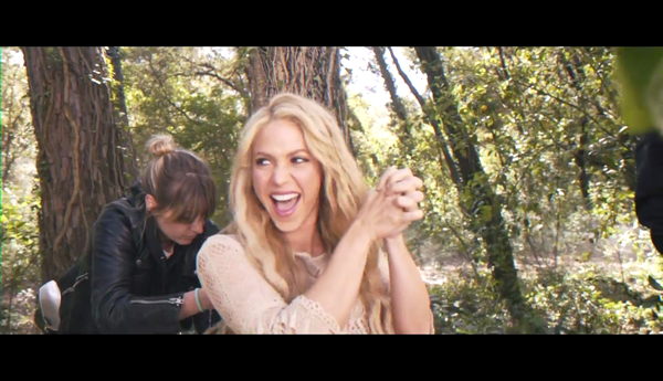 meenamoremakingof_www_shakira-online_fr_00012.png