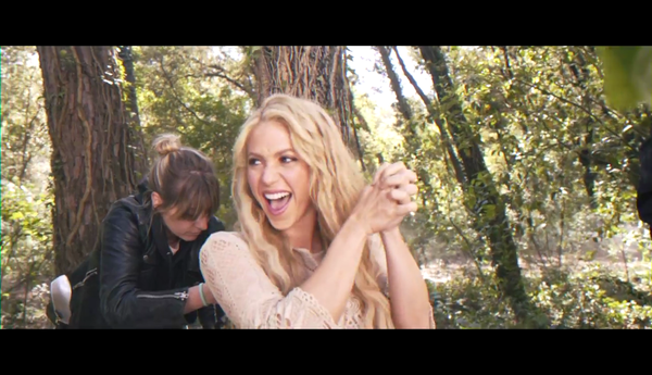 meenamoremakingof_www_shakira-online_fr_00013.png