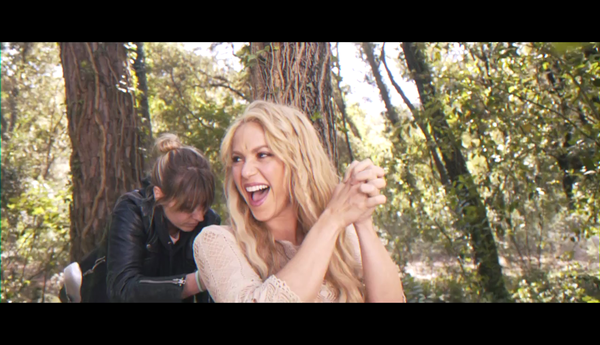 meenamoremakingof_www_shakira-online_fr_00014.png