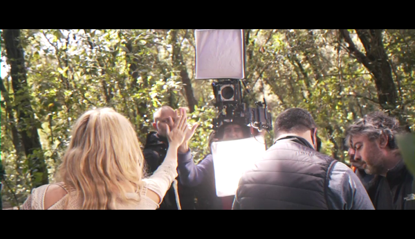 meenamoremakingof_www_shakira-online_fr_00016.png