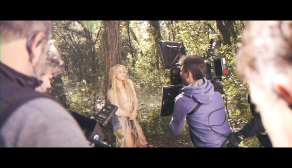 meenamoremakingof_www_shakira-online_fr_00017.png