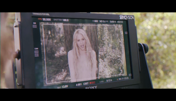 meenamoremakingof_www_shakira-online_fr_00023.png