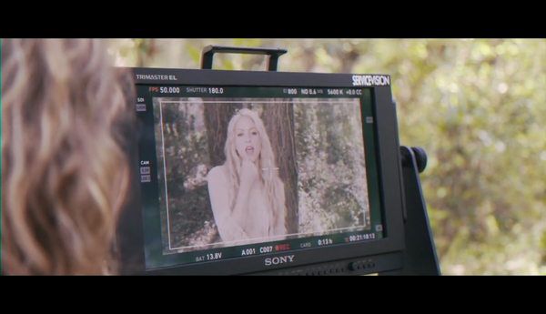 meenamoremakingof_www_shakira-online_fr_00025.png