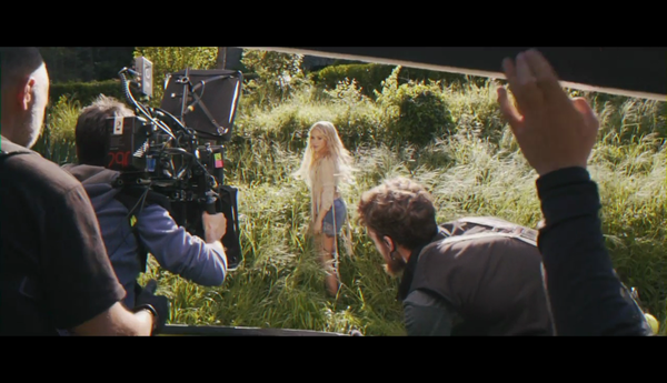 meenamoremakingof_www_shakira-online_fr_00030.png