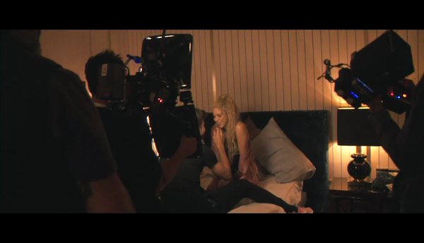 meenamoremakingof_www_shakira-online_fr_00072.png