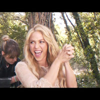 meenamoremakingof_www_shakira-online_fr_00012.png