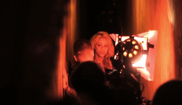 Chantaje_makingof_www_shakira-online_fr_00018.jpg