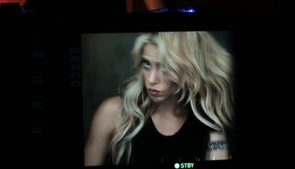 Chantaje_makingof_www_shakira-online_fr_00025.jpg