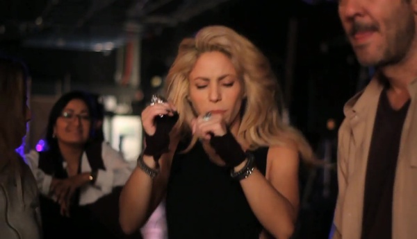 Chantaje_makingof_www_shakira-online_fr_00033.jpg