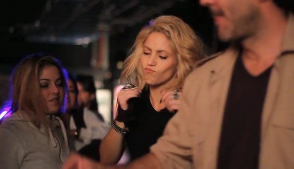 Chantaje_makingof_www_shakira-online_fr_00035.jpg