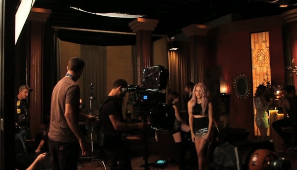 Chantaje_makingof_www_shakira-online_fr_00054.jpg