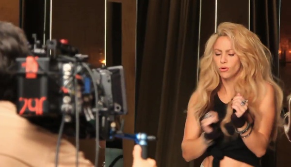 Chantaje_makingof_www_shakira-online_fr_00074.jpg