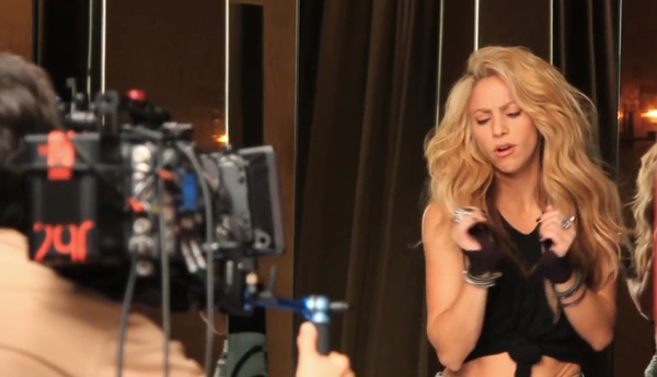 Chantaje_makingof_www_shakira-online_fr_00075.jpg